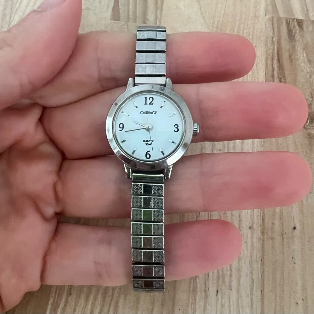 Carriage by Timex ladies round silver tone dress watch NEW BATTERY
